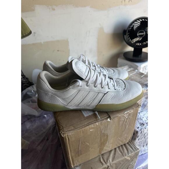 Adidas‎ White Leather Indoor Handball Style Sneakers Men’s Size 13
